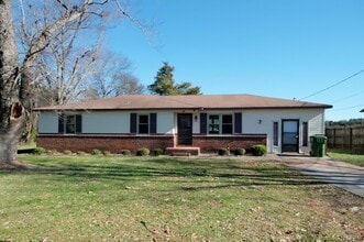Building Photo - 6206 NW Angus Cir