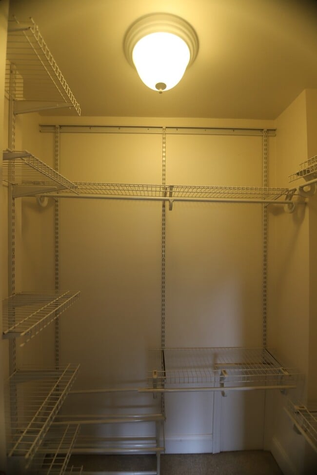 Building Photo - 309 E 6th Ave