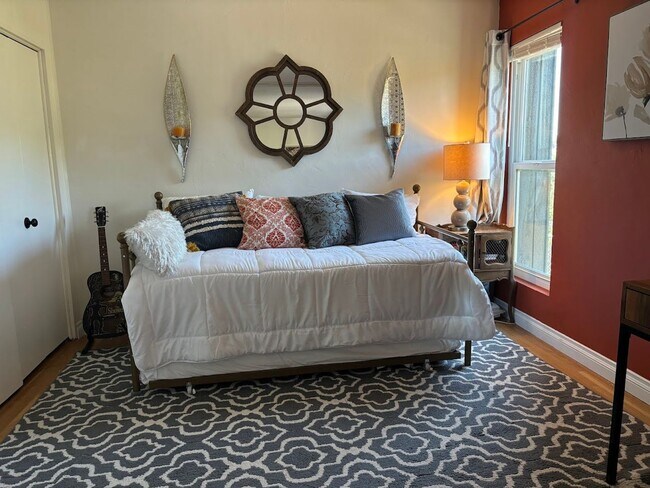 Building Photo - Fully Furnished 2 Bed / 1 Bath Condo Near Downtown La Mesa