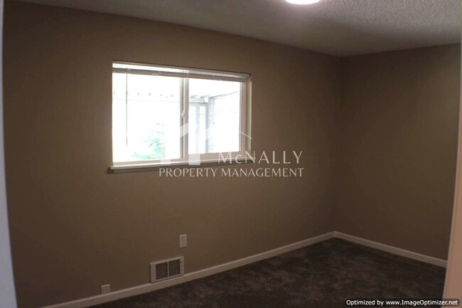 Building Photo - View 2-Bedroom Upper-Level Unit in Gig Harbor