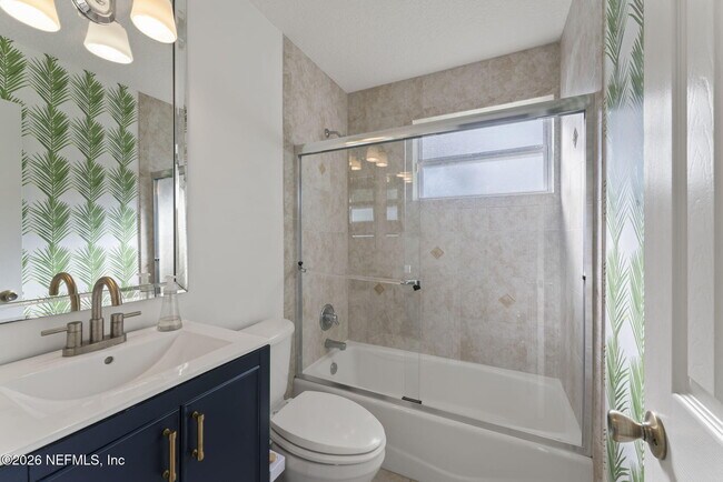 Building Photo - 618 8th Ave N