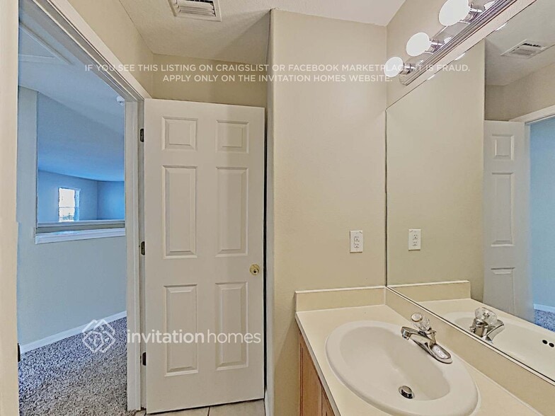 Building Photo - 325 Vine Cliff St