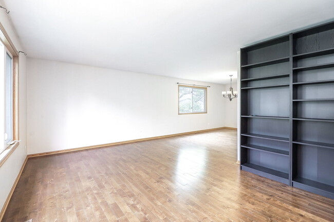 Building Photo - 5111 Wildflower Ct