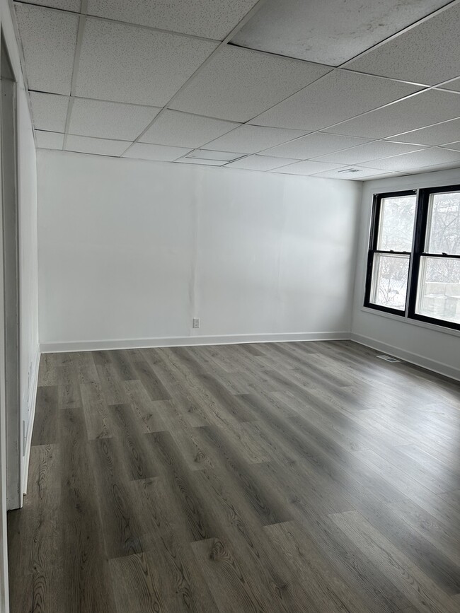 Building Photo - 101 Oakwood Dr