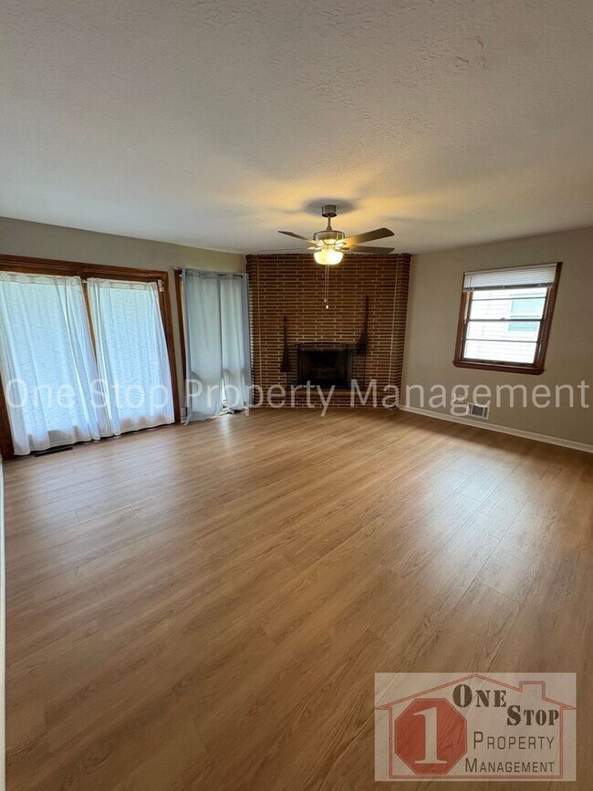 Building Photo - The Perfect 3 bedroom/2 bathroom home in Independence!