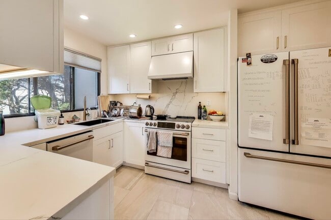 Building Photo - 208 N Lake Merced Hills