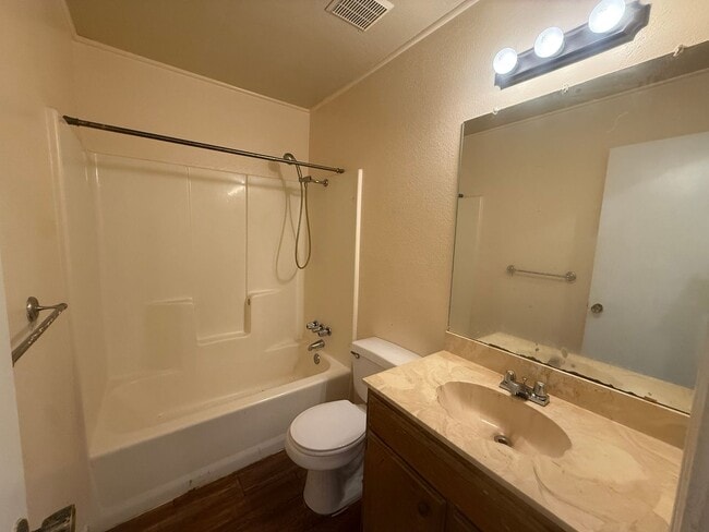 Building Photo - 2-bed/1-bath in Flint!