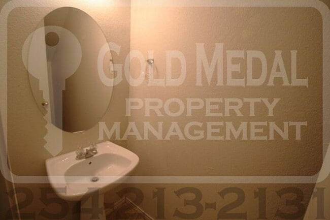 Building Photo - 306 Creek St