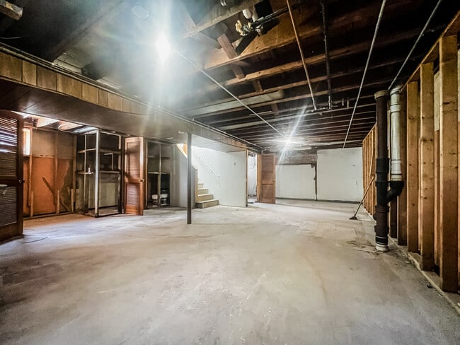 Building Photo - 301 Bohland Ave