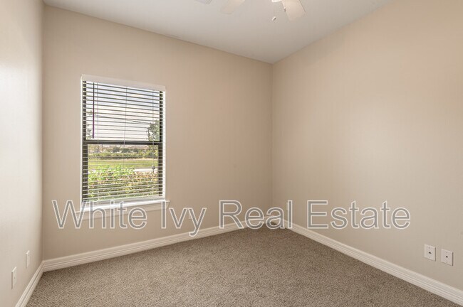 Building Photo - 2121 Normal Park Dr