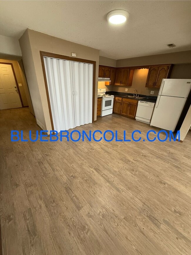 Building Photo - New vinyl plank flooring and updated finis...