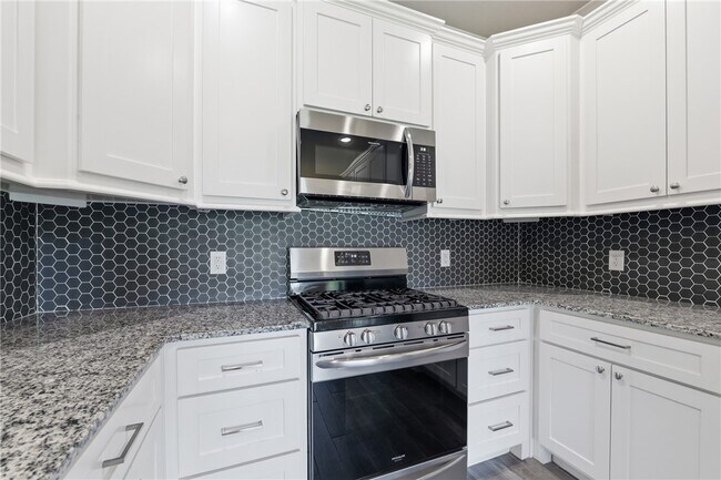 Building Photo - 40 E Loveland Loop