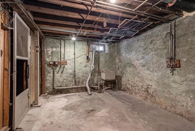 Building Photo - 801 Lake View Dr