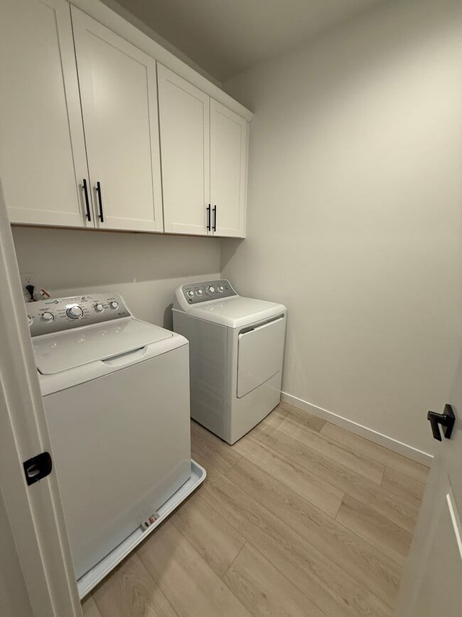 Building Photo - Modern Townhouse for Rent in Desirable Star - 3 Bedroom and 2.5 Bathroom