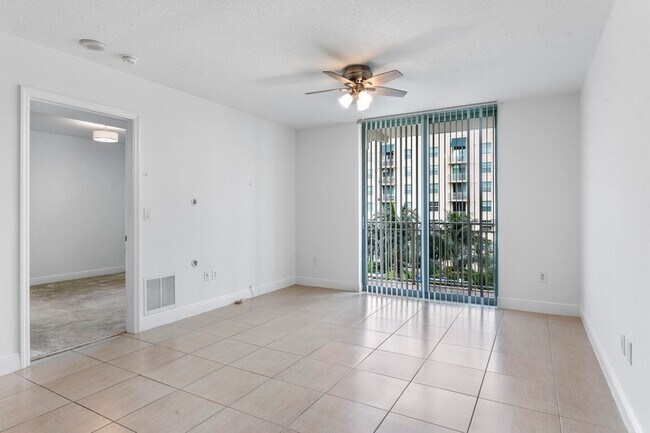Building Photo - 610 Clematis St