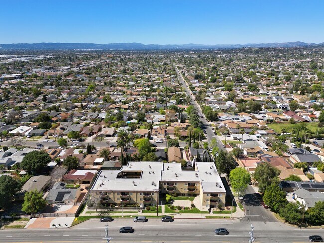 Building Photo - Updated 2BD/2BA Apartment IN SYLMAR