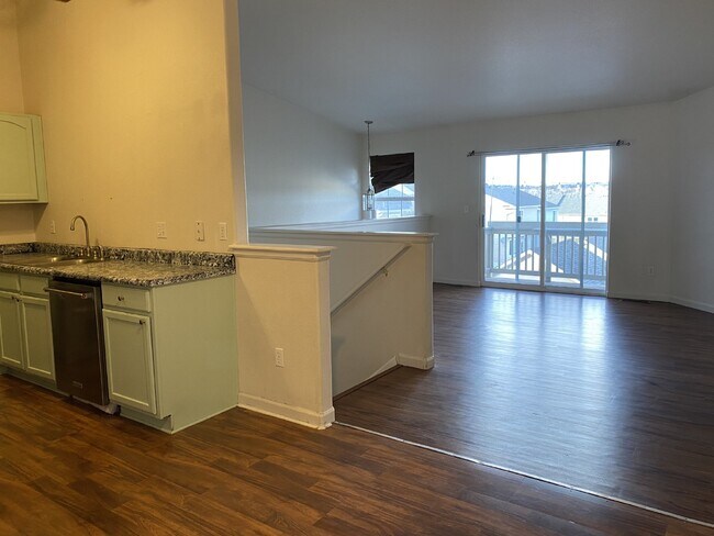 Building Photo - 2 Bedroom - Monetrey