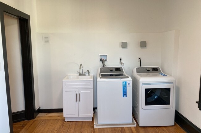 Building Photo - The Phoenixville Lofts-Upgraded Studio/1 b...