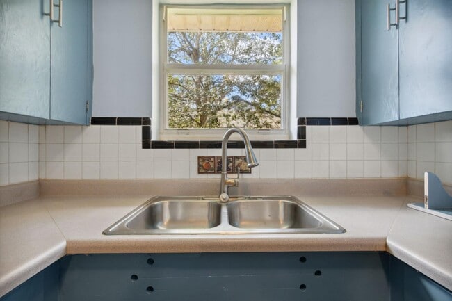 Building Photo - 3582 Hedrick St