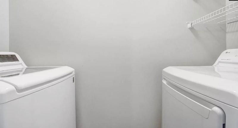 Building Photo - 334 Byron Rd