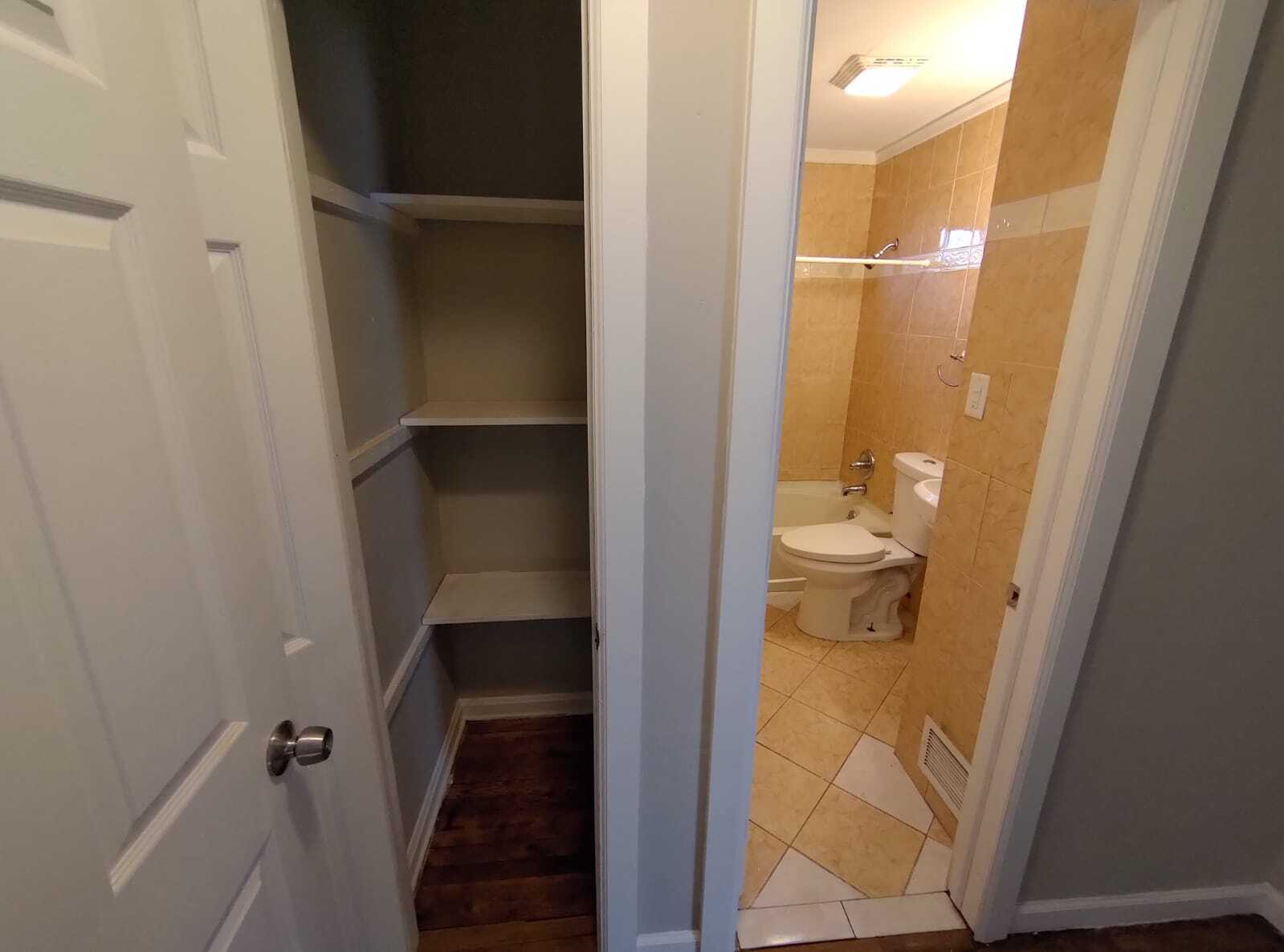 Building Photo - 134 W Side Dr