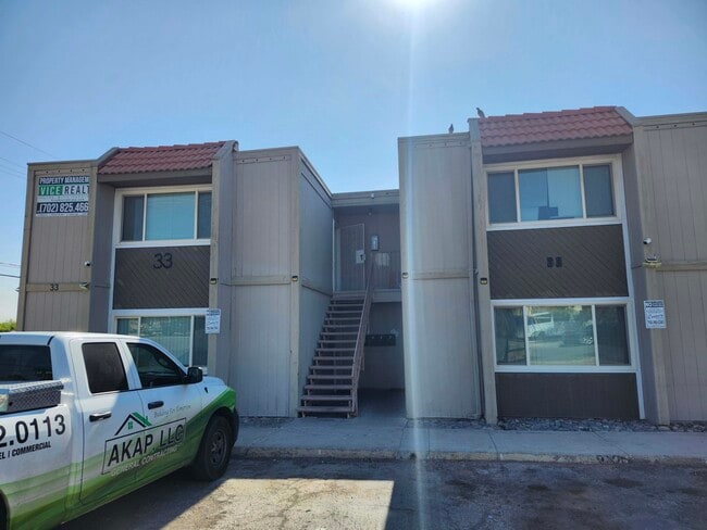 Building Photo - 33 Gold Bar Ct