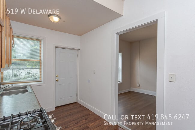 Building Photo - 519 W Delaware-