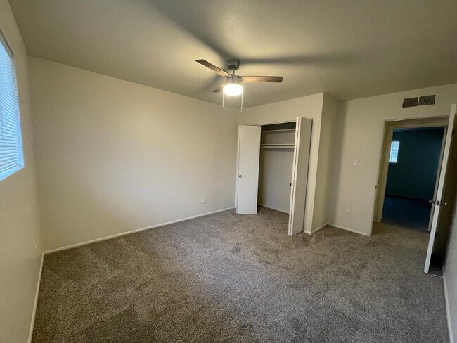 Building Photo - 531 E Laguna Dr