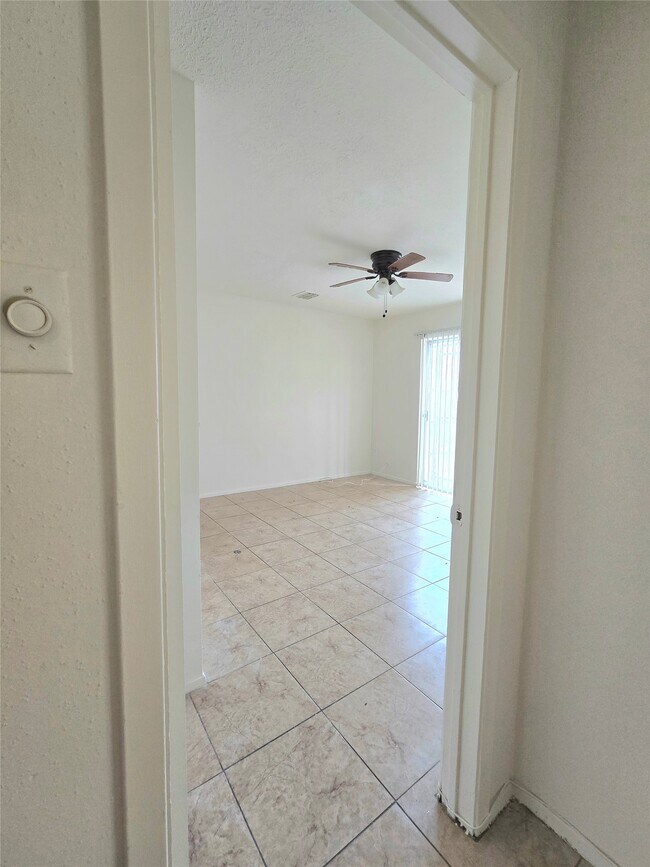 Building Photo - 7063 Chasewood Dr