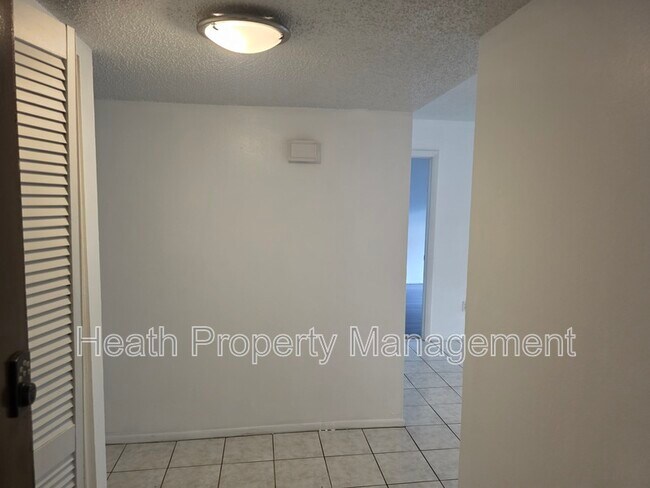 Building Photo - 605 N Keene Rd