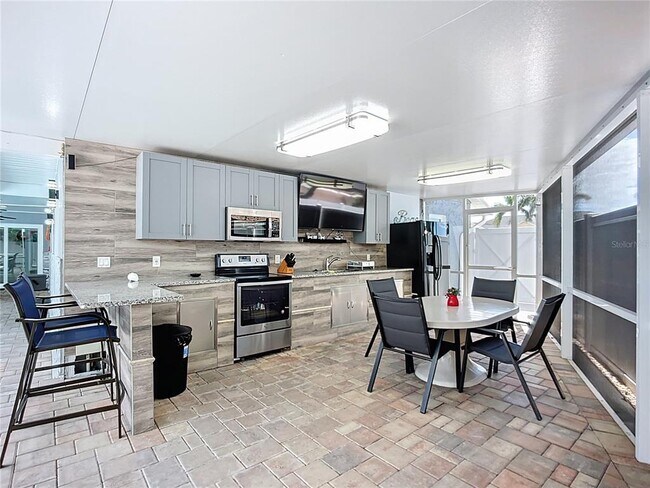 Building Photo - 6531 Santiago Ct