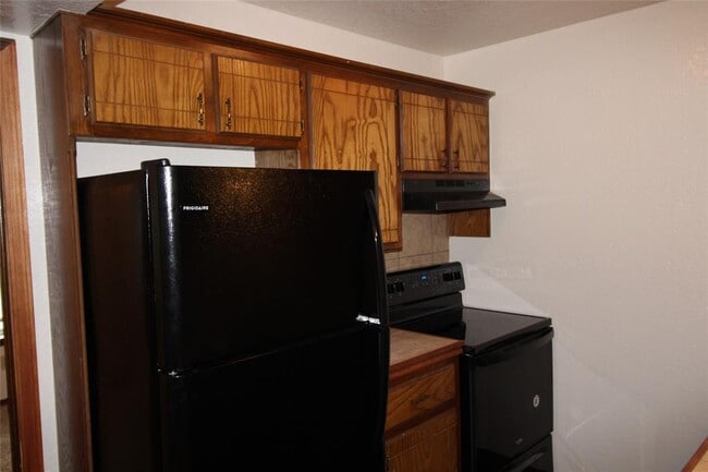 Building Photo - 1901 E Lindsey St