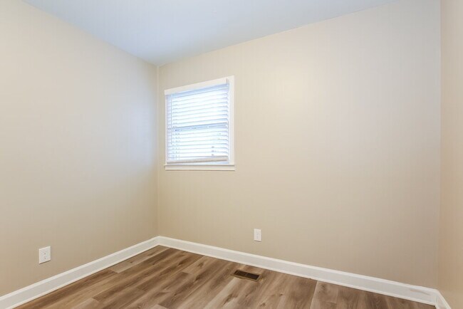 Building Photo - 209 Nila Dawn Ave