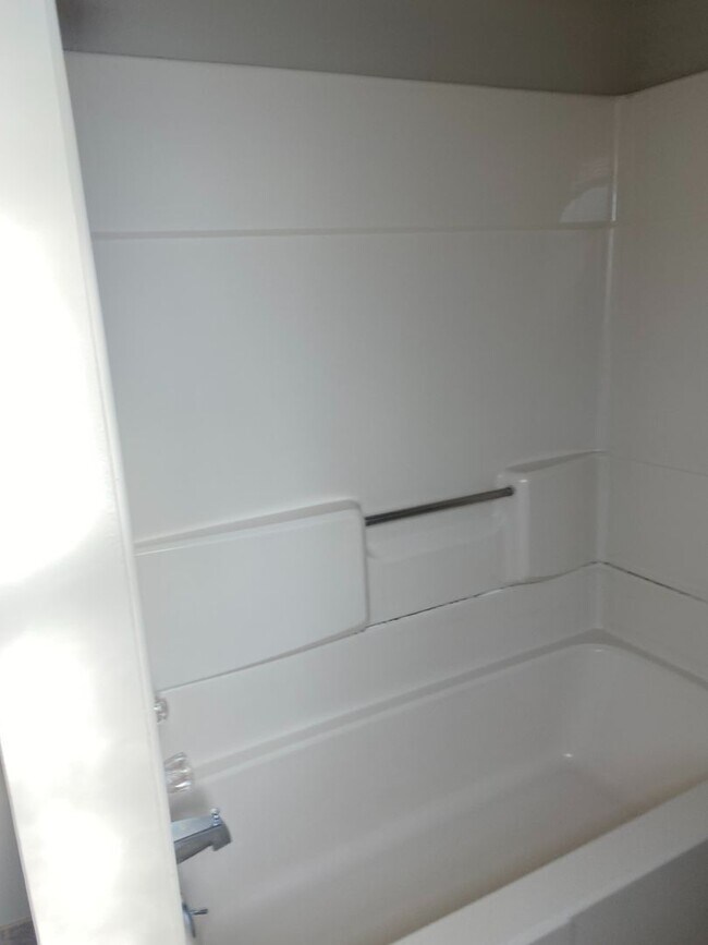 Building Photo - 820 Main St