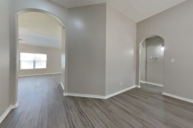 Building Photo - 5219 Whitebridge Ln