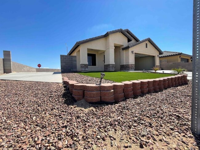 Building Photo - 291 N Saguaro Ave