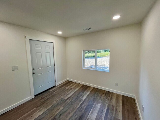 Building Photo - 82 Koppelmann Ln