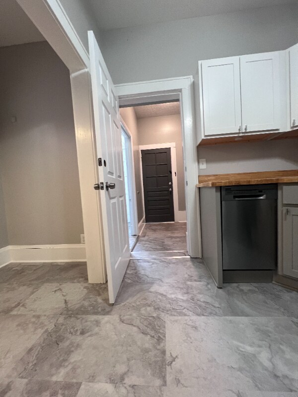 Building Photo - 405 Moore St