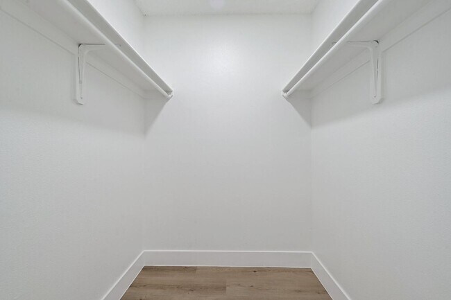 Building Photo - 2617 Ektom Dr