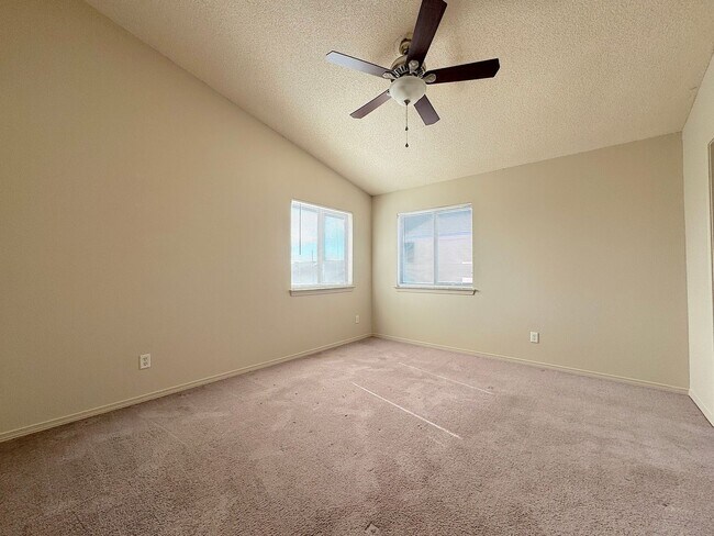 Building Photo - East El Paso 4 bed Refrig A/C w/Loft!