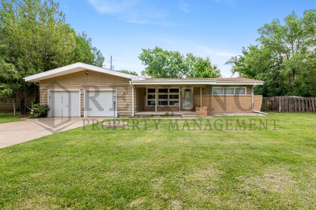 Primary Photo - 614 N Brownthrush Ln