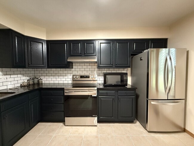Building Photo - Beautiful 2 Bedroom Townhome - Only Steps ...