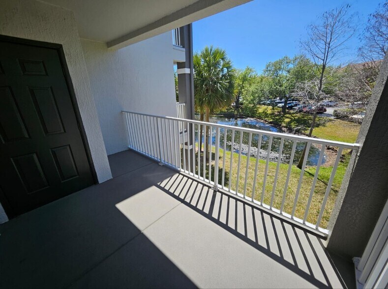 Building Photo - 14036 Fairway Island Dr