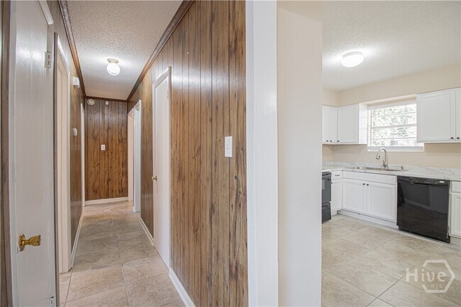 Building Photo - 7116 Skidaway Rd