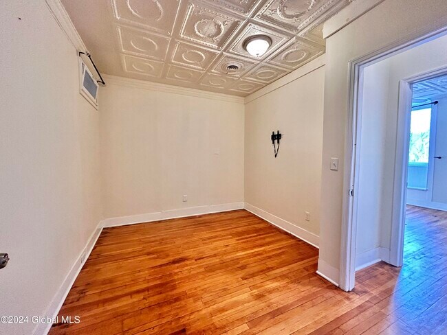 Building Photo - 290 2nd Ave