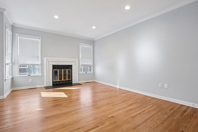 Building Photo - 13 Eton Ct