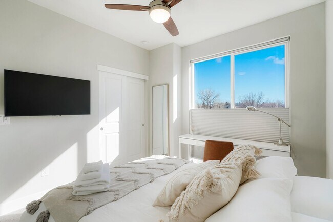 Building Photo - Modern Townhome ~ Rooftop Deck ~ Mountain View!