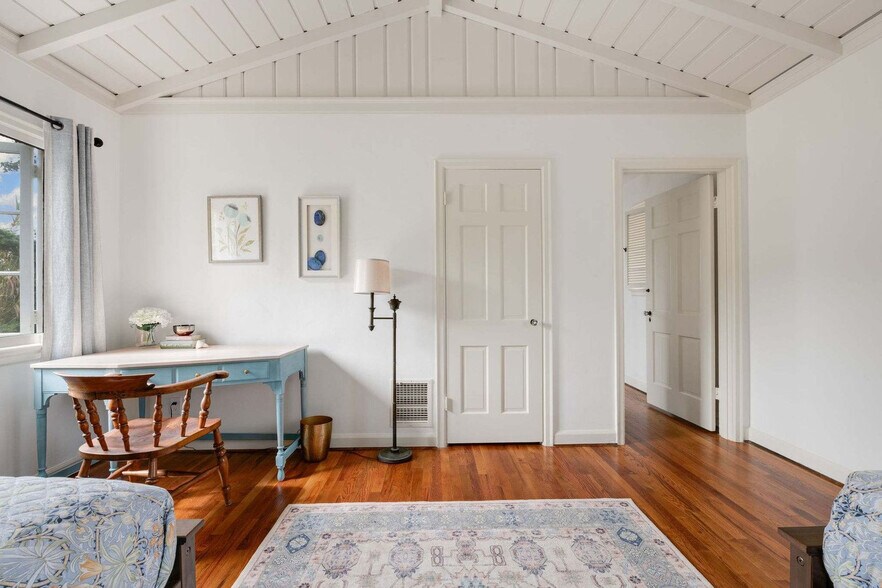 Building Photo - 1850 Castellana Rd