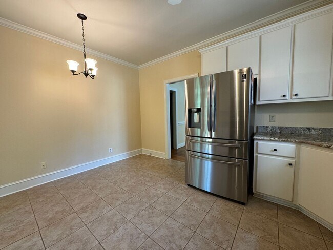 Building Photo - Charming 4 Bed 3.5 Home in Haymount