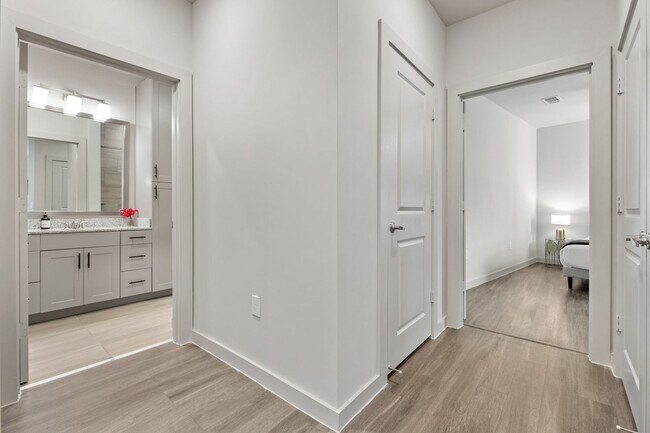 Building Photo - 5820 1/2 Cameron Road-SI FL2-ID1303392P